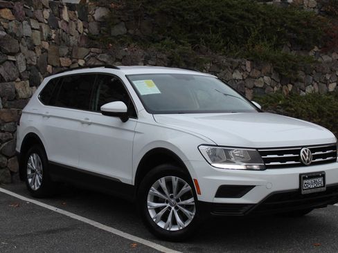 Used 2018 Volkswagen Tiguan SE w/ 3rd Row Seat Package image 4