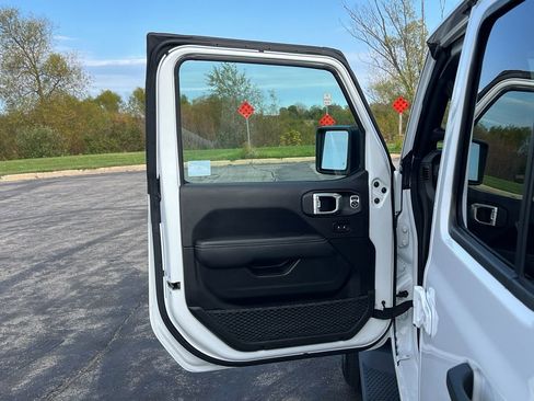 Used 2023 Jeep Wrangler Sahara w/ Cold Weather Group image 13