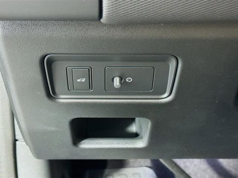 New 2026 Land Rover Discovery Limited Edition image 10