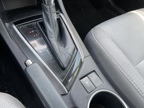 Used 2015 Toyota Corolla LE image 27