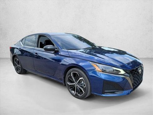 Used 2024 Nissan Altima 2.5 SR FWD image 3
