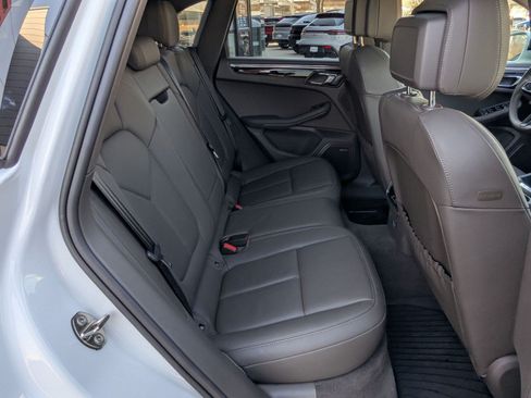 Certified 2025 Porsche Macan AWD/4WD image 24
