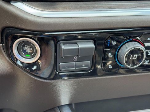 Used 2022 Chevrolet Silverado 1500 LTZ w/ LTZ Premium Package AWD/4WD image 20