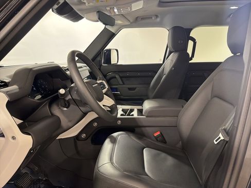 Used 2025 Land Rover Defender 110 S image 11