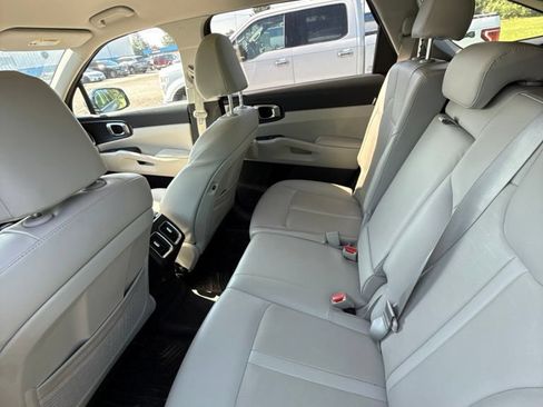 Used 2025 Kia Sorento S FWD image 5