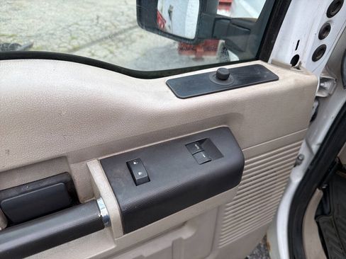 Used 2010 Ford F250 XL AWD/4WD image 11