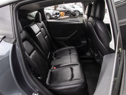 Used 2021 Tesla Model Y Long Range image 21