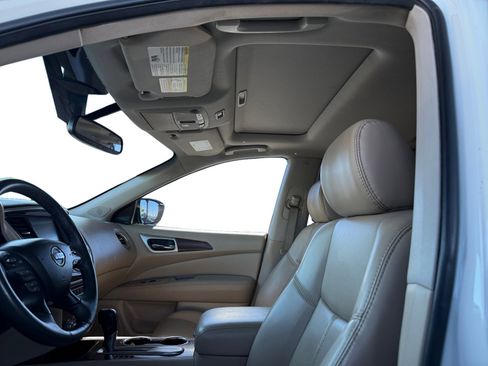 Used 2017 Nissan Pathfinder Platinum w/ Cargo Package image 10