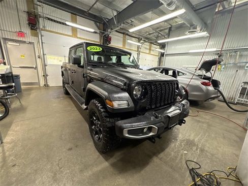 Used 2023 Jeep Gladiator Sport w/ Off Road Group image 4