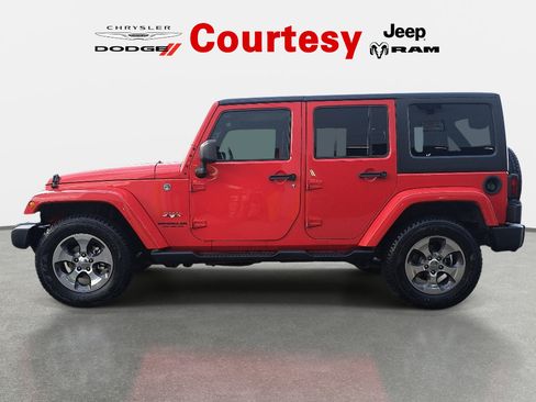 Used 2017 Jeep Wrangler Unlimited Sahara AWD/4WD image 7
