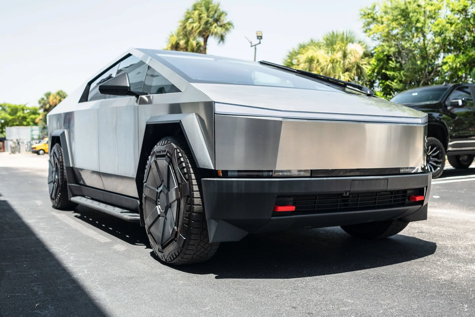 Used 2024 Tesla Cybertruck AWD Crew Cab image 2