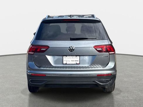 Used 2023 Volkswagen Tiguan SE w/ Panoramic Sunroof Package image 6