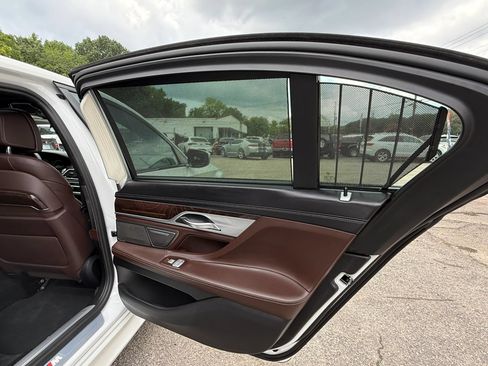 Used 2017 BMW 750i RWD image 13