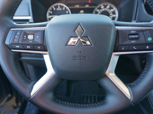 Used 2025 Mitsubishi Outlander SE image 19