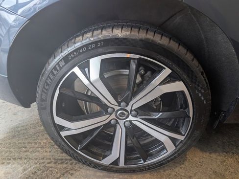 Used 2022 Volvo XC60 B6 R-Design w/ Advanced Package image 8