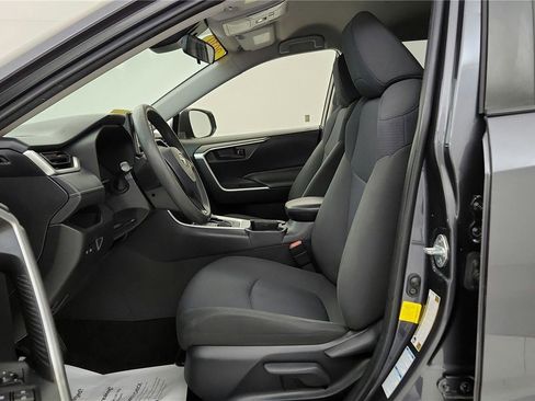 Certified 2019 Toyota RAV4 LE image 25