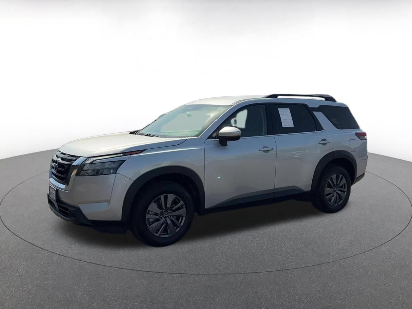 Used 2025 Nissan Pathfinder SV AWD/4WD image 7