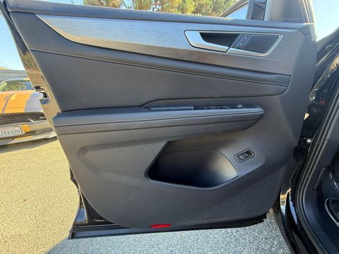 Used 2025 Volkswagen Atlas Cross Sport SE image 20