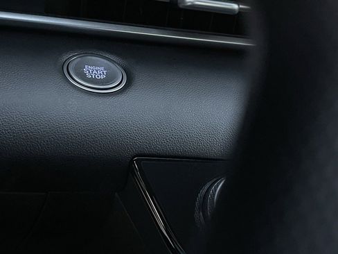 Used 2025 Hyundai Elantra Blue image 16