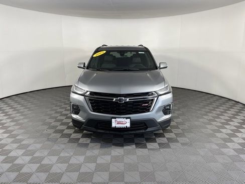 Used 2023 Chevrolet Traverse RS image 2