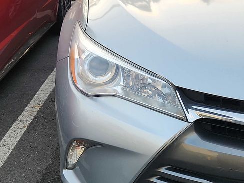 Used 2017 Toyota Camry LE image 3