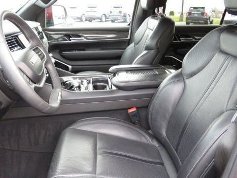 Used 2022 Jeep Wagoneer Series III w/ Premium Group I image 4