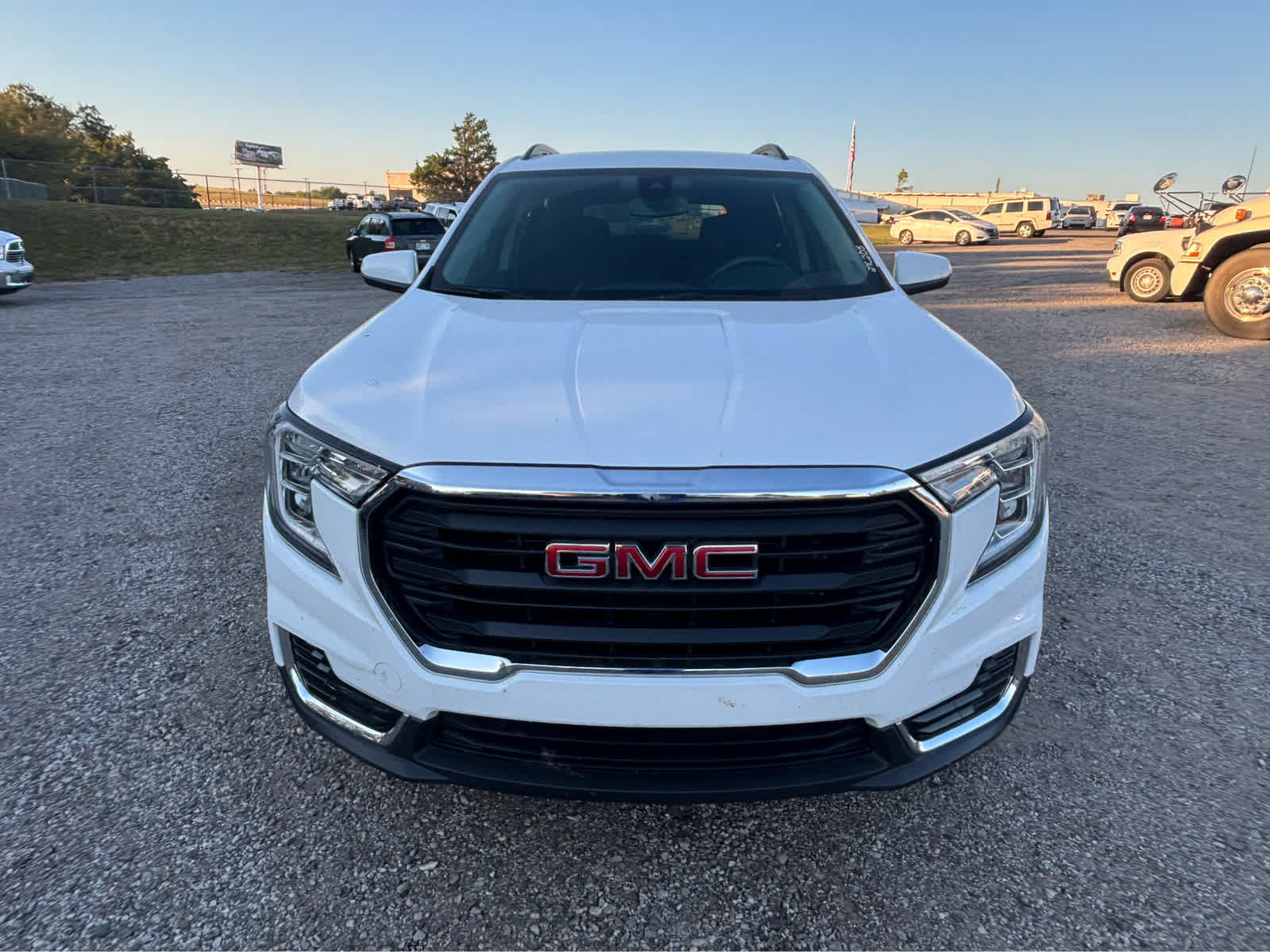Used 2024 GMC Terrain SLE w/ Driver Convenience Package AWD/4WD image 10