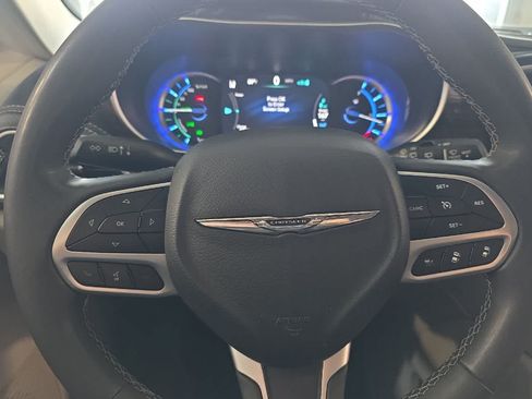 Used 2023 Chrysler Pacifica Limited FWD image 24