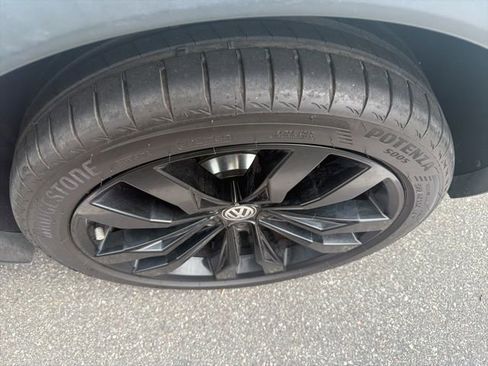 Used 2021 Volkswagen Tiguan SE R-Line image 11