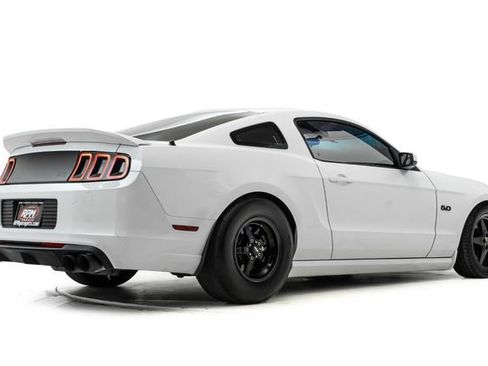 Used 2014 Ford Mustang GT RWD image 4