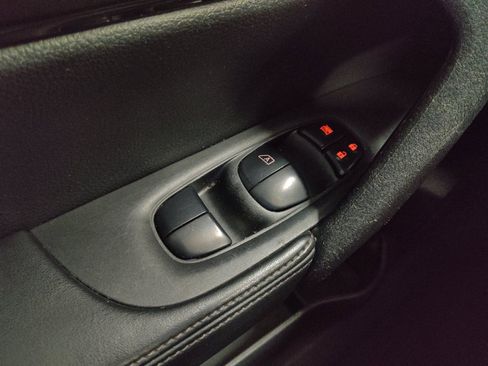 Used 2020 Nissan Rogue S FWD image 27