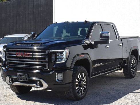 Used 2021 GMC Sierra 3500 Denali w/ Denali Black Diamond Edition AWD/4WD image 3