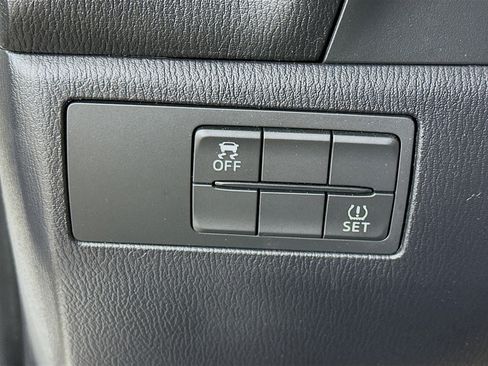 Used 2018 MAZDA MAZDA3 Sport image 17