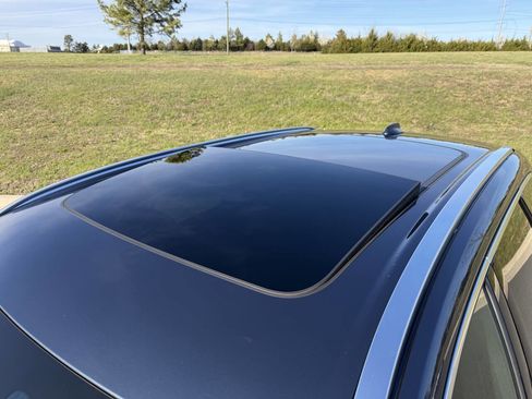 Used 2019 Volvo XC60 T5 Inscription image 11