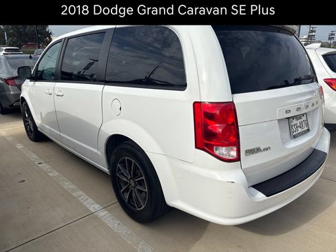 Used 2018 Dodge Grand Caravan SE FWD image 2