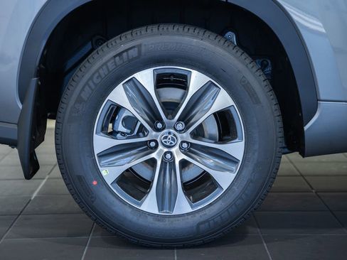 New 2026 Toyota Highlander XLE AWD/4WD image 18