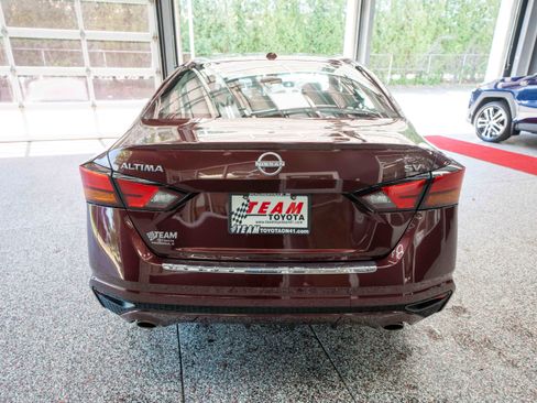 Used 2023 Nissan Altima 2.5 SV w/ SV Premium Package image 3