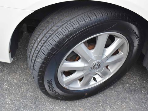 Used 2005 Buick LaCrosse CXL FWD image 31