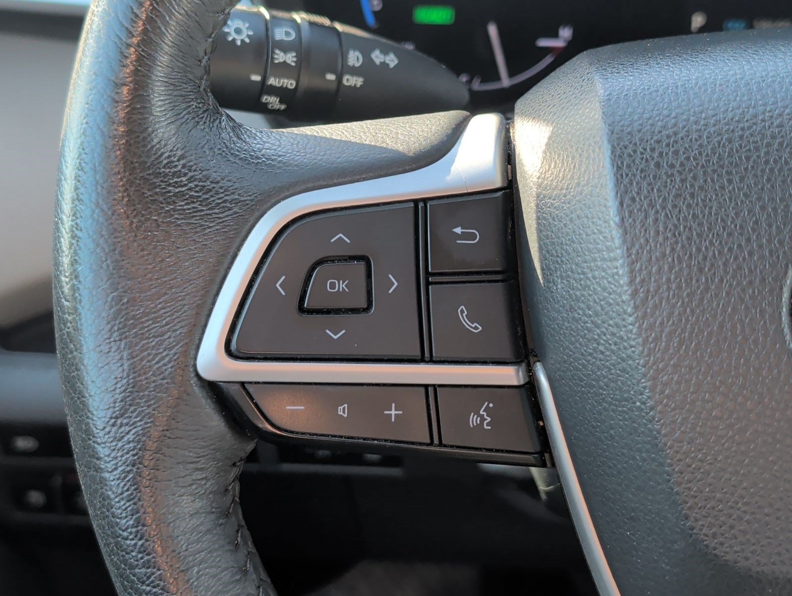 Used 2023 Toyota Sienna XLE FWD image 14