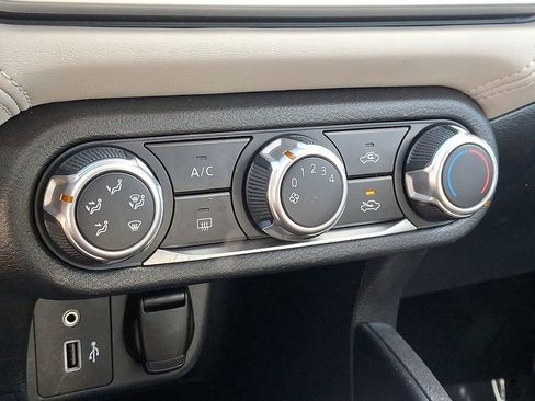 Used 2020 Nissan Versa SV image 15