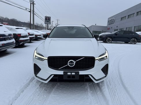 Certified 2025 Volvo XC60 B5 Core image 2