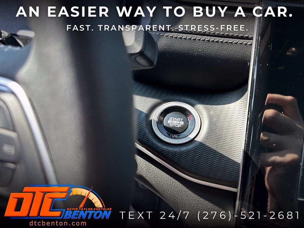 Used 2025 Jeep Grand Cherokee Altitude AWD/4WD image 18