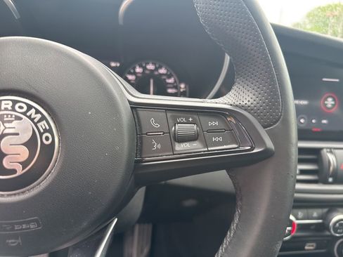 Used 2023 Alfa Romeo Giulia Ti AWD/4WD image 37