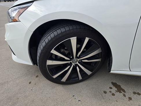 Used 2021 Nissan Altima 2.5 SR image 9