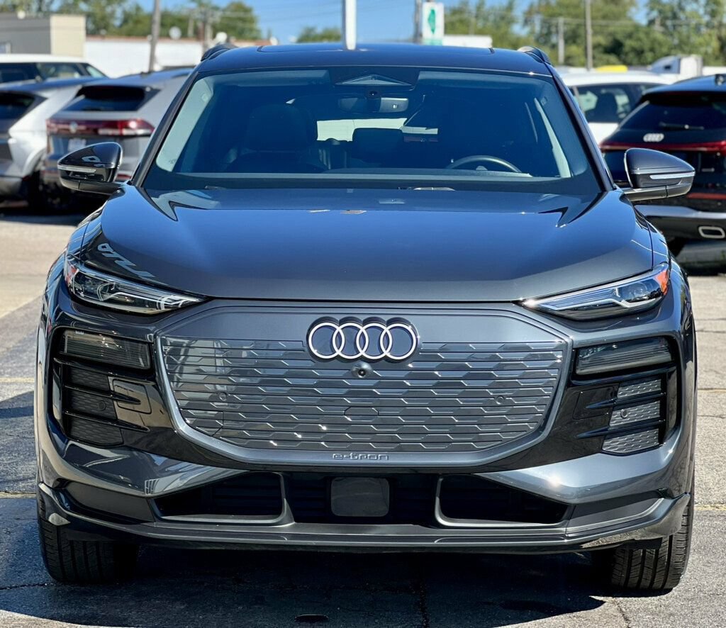 Used 2025 Audi Q6 e-tron Premium w/ Convenience Package AWD/4WD image 34