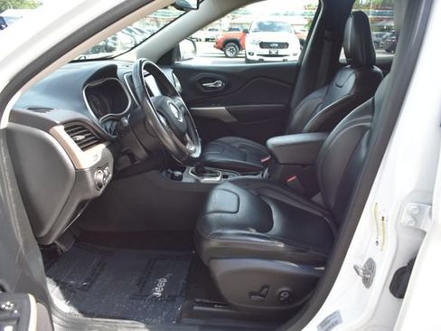 Used 2017 Jeep Cherokee Limited AWD/4WD image 4