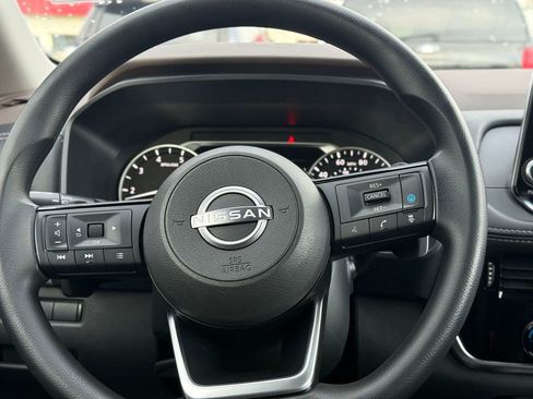 Used 2022 Nissan Rogue SV image 21