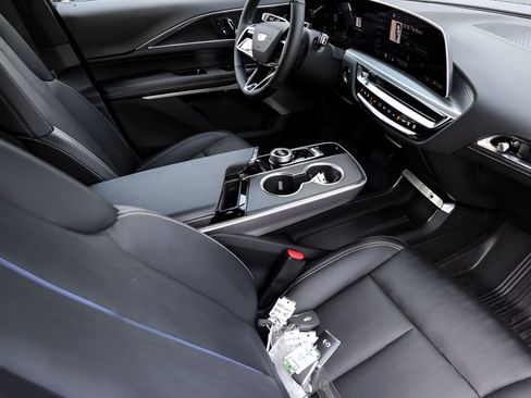 Certified 2025 Cadillac Lyriq Sport w/ LPO, Floor Liner Package AWD/4WD image 29