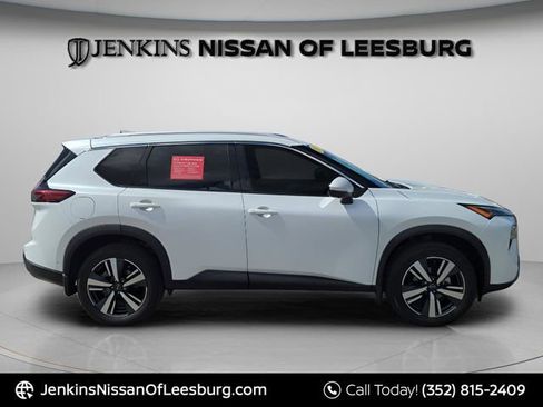 Certified 2024 Nissan Rogue SL FWD image 3