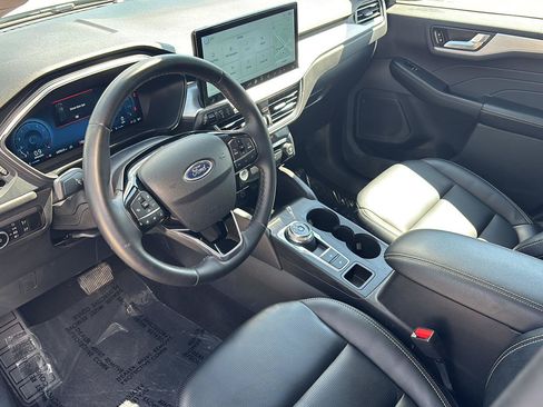 Used 2025 Ford Escape Platinum AWD/4WD image 13